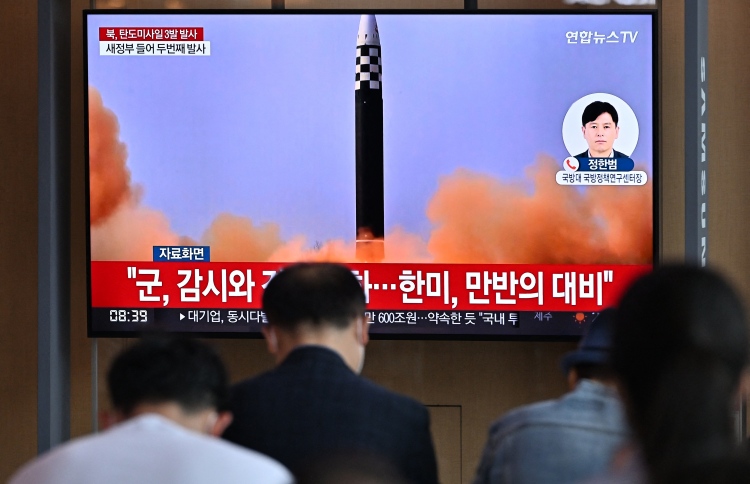 އުތުރު ކޮރެއާއިން އަނެއްކާ މިސައިލްތަކެއް އަޖުމަބަލައިފި