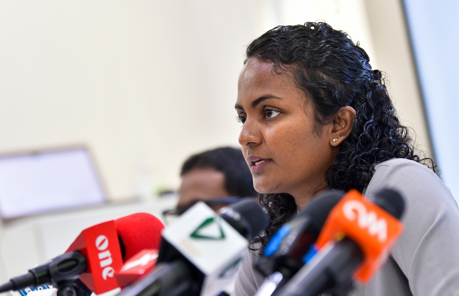 އެންސީއައިޓީ ބިލްޑިންގައި މިއަދު ބޭއްވި ނިއުސް ކޮންފަރެންސްގައި އެންވަޔަރްމަންޓް މިނިސްޓަރު ޝައުނާ ވާހަކަދައްކަވަނީ.-- ފޮޓޯ: ފަޔާޒު މޫސާ/ މިހާރު