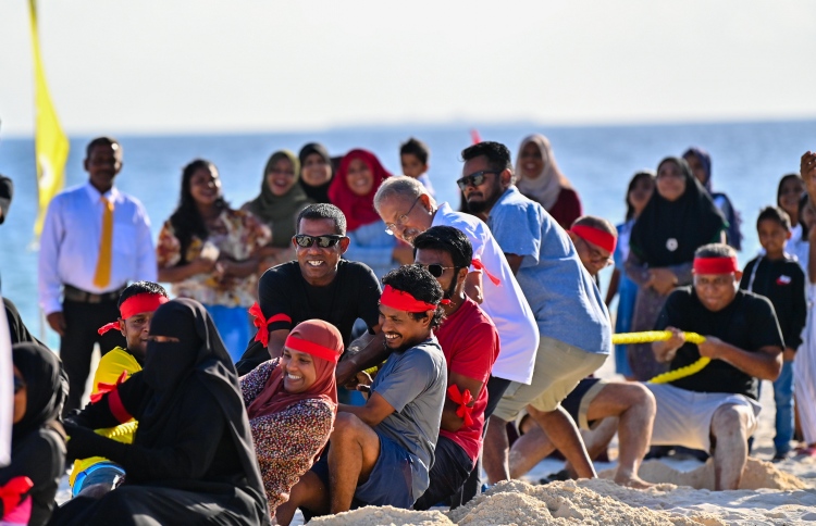 އުކުޅަސް މާ ކުރީގައި، ތިން ދުވަހުން ތިން މިލިއަން!