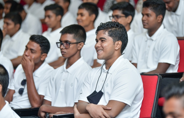 ފޯ ސީޒަނުން ތަޖުރިބާ އާއި ތަމްރީން 700 ދަރިވަރަކަށް