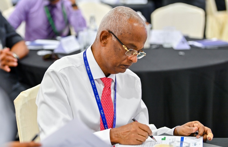 އަތޮޅު ފިހާރަތަކުގެ ކުލި އެއްކޮށް ކައުންސިލްތަކަށް