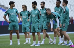 (From L) Real Madrid's Spanish midfielder Marco Asensio, Real Madrid's Croatian midfielder Luka Modric, Real Madrid's Spanish midfielder Isco, Real Madrid's Spanish defender Nacho Fernandez, Real Madrid's German midfielder Toni Kroos, Real Madrid's Brazilian defender Eder Militao and Real Madrid's Serbian forward Luka Jovic take part in a training session at the Stade de France in Saint-Denis on May 27, 2022, on the eve of their UEFA Champions League final football match against Liverpool FC. (Photo by JAVIER SORIANO / AFP)