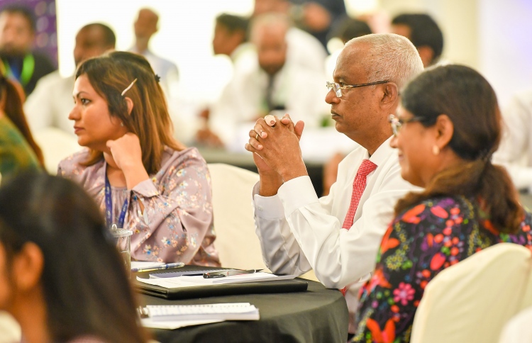 އަންހެނުންގެ ކޮމިޓީ، ބައެއް ކައުންސިލުން ބާކީކޮށްފައި!