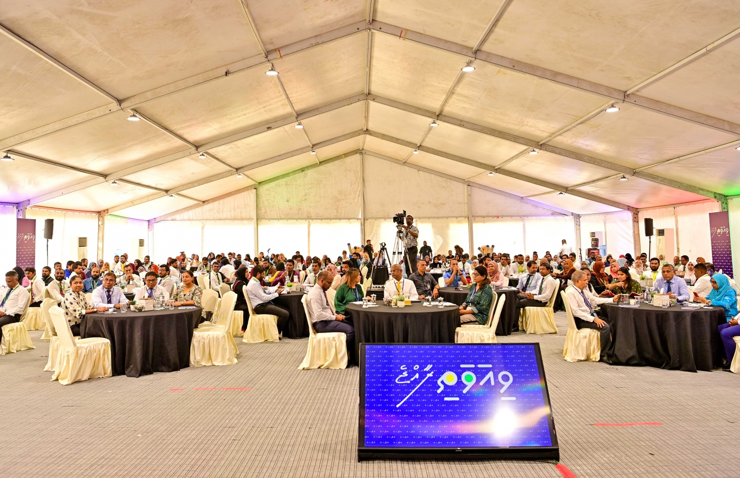 ވިއަވަތި ކޮންފަރެންސް އުކުޅަހުގައި ކުރިއަށް ދަނީ. -- ފޮޓޯ | ރައީސް އޮފީސް