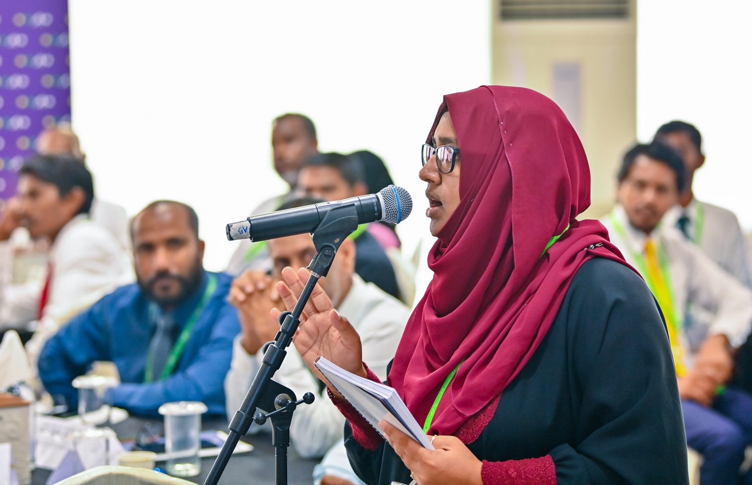 ވިއަވަތި ކޮންފަރެންސްގައި އަންހެނުންގެ ކޮމިޓީގެ ރައީސަކު ވާހަކަ ދައްކަވަނީ. -- ފޮޓޯ | ރައީސް އޮފީސް