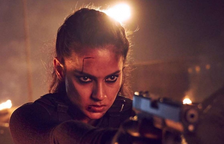 ކަންގަނާ ރަނައުތުގެ "ދާކަޑް" ގެ މަންޒަރެއް.