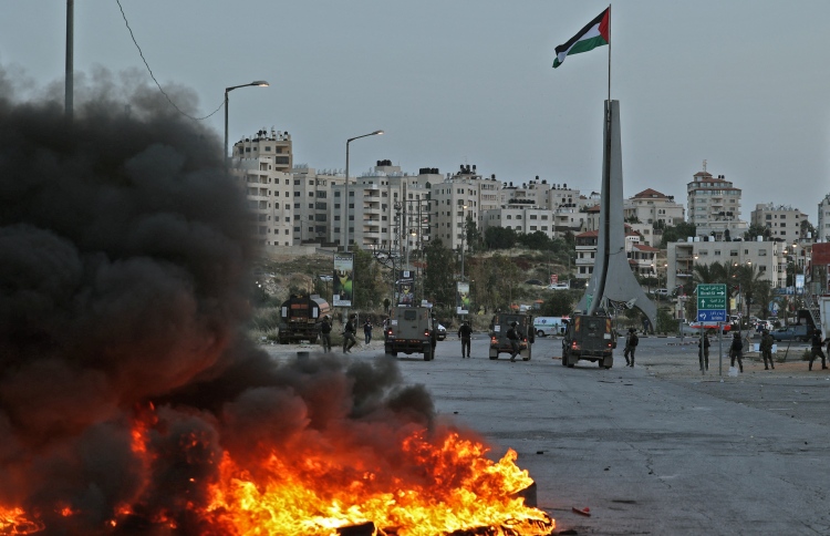 އިޒްރޭލުން ރަތް ރޮނގުތައް ހުރަސްކޮށްފި: ފަލަސްތީން