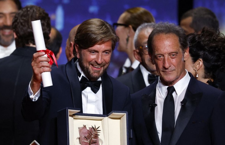 ކާންސްގައި "ޓްރައިއެންގަލް އޮފް ސޭޑްނެސް" ވިދާލައިފި