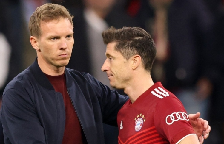 ލެވަންޑޯސްކީ ހިތްހަމަނުޖެހެނީ ނާގެލްސްމަންއާ ހެދި