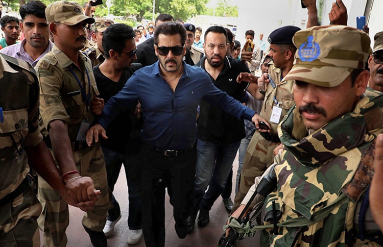 ސަލްމާން ހާނަށް މީގެ ކުރިން ސިފައިން ސެކިއުރިޓީ ދެނީ.