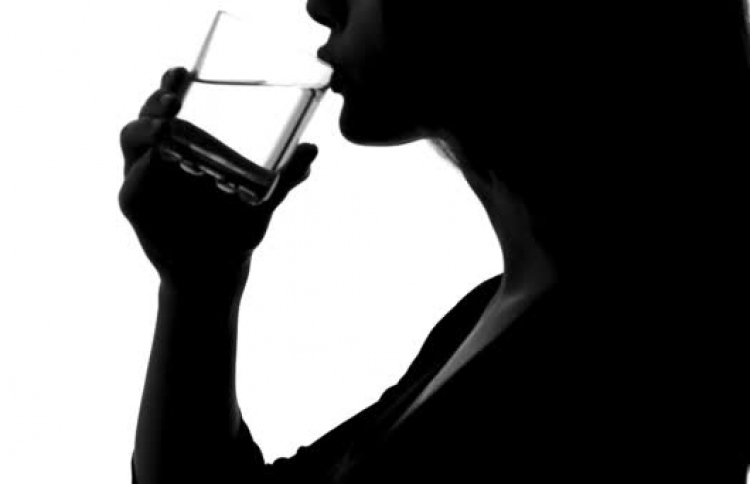 ހެނދުނު ކޮފީގެ ބަދަލުގައި ހޫނު ފެންތައްޓެއް