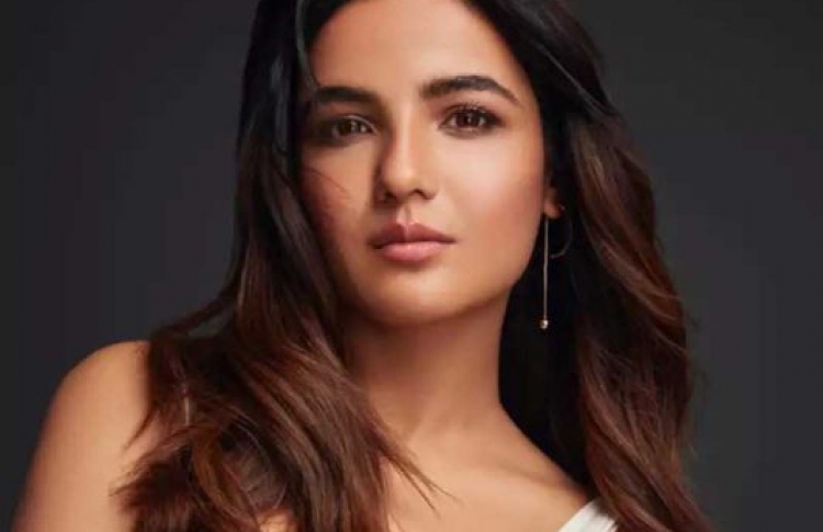 ޖޭސްމިން ބާސިން.