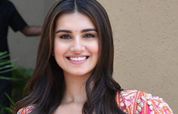 ތާރާ ސުތާރިއާ.