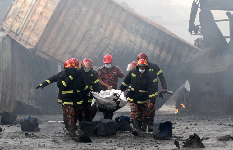 ބަނގްލަދޭޝްގައި ގުދަނެއް ގޮވައި 25 މީހުން މަރުވެއްޖެ