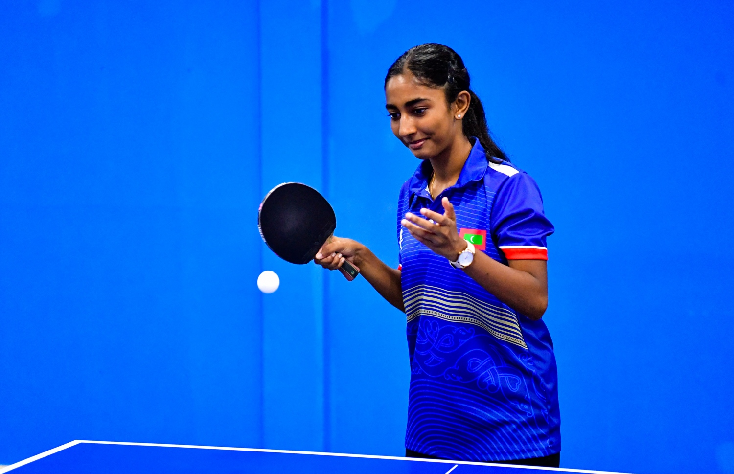 ގައުމީ ޓީޓީ ޓީމުގެ ކުޅުންތެރިޔާ އައިޝަތު ރަފާ ނާޒިމް ފުވައްމުލަކުގެ ޓީޓީ ހޯލްގައި ޓީޓީ ކުޅެނީ --- ފޮޓޯ: ރައީސް އޮފީސް