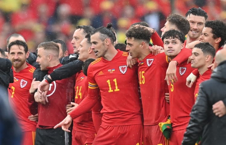 ޔޫކްރޭން ބަލިކޮށް 64 އަހަރުފަހުން ވޭލްސް ވޯލްޑްކަޕަށް