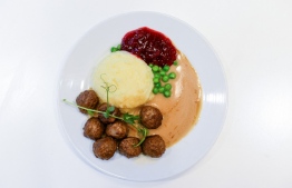 (FILES) This file photo taken on November 02, 2014 in Stockholm shows a traditional Swedish dish, Swedish meatballs with mashed potatoes, peas, lingonberry jam and cream sauce. - A sign of an inhospitable people or a view into an alien mindset: A viral tale of Swedish families not offering their childrens' friends a spot at the dinner table has captured the world's attention. -- Photo: Jonathan Nackstrand / AFP