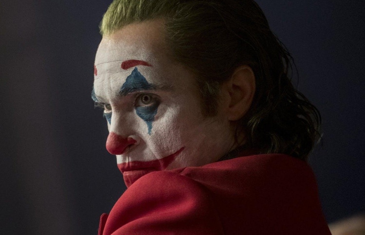 ޖޯކާގެ ފުރަތަމަ ބައިގައި ޖޯކާގެ ރޯލު ކުޅުނު ވާކީން ފީނިކްސް އެ ފިލްމުގައި ފެންނަ ގޮތް.