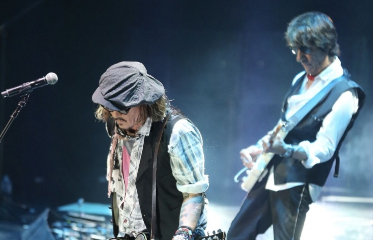 ޑެޕް މިއުޒިކް އަލްބަމެއް ނެރެނީ