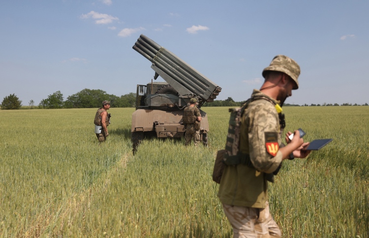 ރަޝިޔާ ހަމަލާ ދޭ ކެމިކަލް ޕްލާންޓުގައި 800 އާންމުން