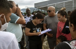 Migrants organise to be attended by members of the National Migration Institute (INM) and receive a 30-day multiple migration form for humanitarian reasons at the Cerro Gordo customs office in Huixtla, Chiapas State, Mexico, on 10 June 2022. -- Photo: Isaac Guzman / AFP