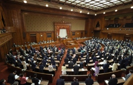 This general view shows lawmakers discussing measures to protect people pressured into appearing in porn films at upper house of the parliament in Tokyo on June 15, 2022. -- Photo: JIJI PRESS / AFP)