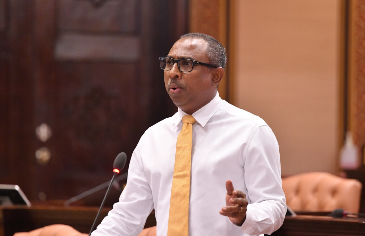 މެދު ހެންވޭރު ދާއިރާގެ މެމްބަރު އަލީ އާޒިމް -- ފޮޓޯ: މަޖިލިސް