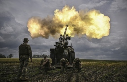 Ukrainian servicemen fire with a French self-propelled 155 mm/52-calibre gun Caesar towards Russian positions at a front line in the eastern Ukrainian region of Donbas on June 15, 2022. - Ukraine pleaded with Western governments on June 15, 2022 to decide quickly on sending heavy weapons to shore up its faltering defences, as Russia said it would evacuate civilians from a frontline chemical plant. -- Photo: Aris Messinis / AFP