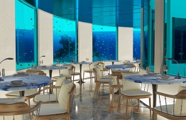 ރާއްޖޭގައި ހުޅުވި އެންމެ ބޮޑު ކަނޑުއަޑީގެ ރެސްޓޯރެންޓް 'އޮންލީ ބްލޫ' ގެ އެތެރޭގެ ފޮޓޯ އެއް ---ފޮޓޯ: ކަލާސް އޮފް ބްލޫ