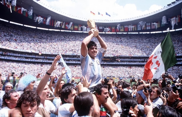 ޕެލޭ، މެރަޑޯނާ ކުޅުނު ދަނޑަށް ތިންވަނަ ވޯލްޑް ކަޕް