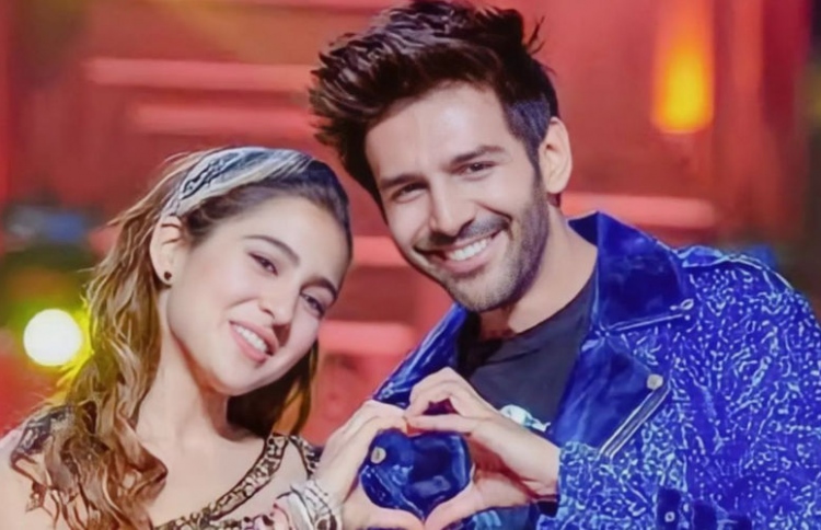 ރުޅިވި ފަހުން ސާރާ އާއި ކާތިކް އެއް ފޮޓޯއަކުން