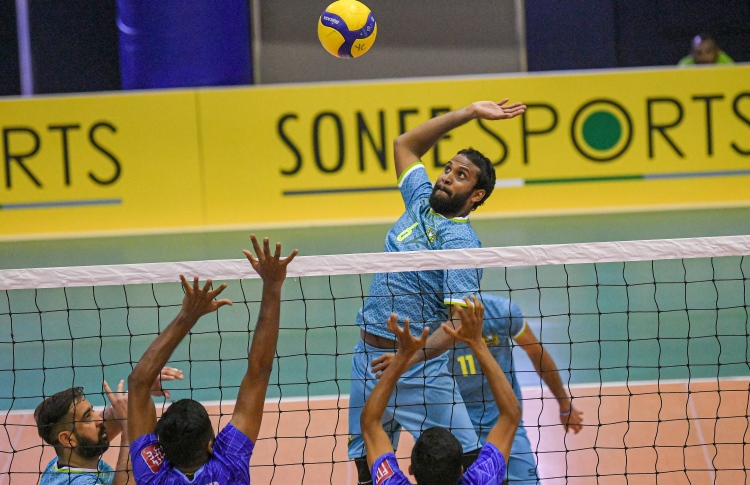 ސިޓީ އަށް ޗެމްޕިއަންކަން، ވެމްކޯ މޮޅަކާ އެކު ކުރިއަށް