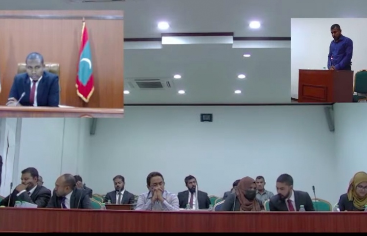 އާރަށް މައްސަލަ:ލެޕްޓޮޕް ބެލި މީހާގެ ހެކިބަސް ނަގައިފި