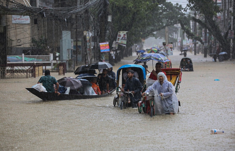 އިންޑިއާ އާއި ބަންގާޅުގައި ފެންބޮޑުވެ ބަޔަކު މަރުވެއްޖެ