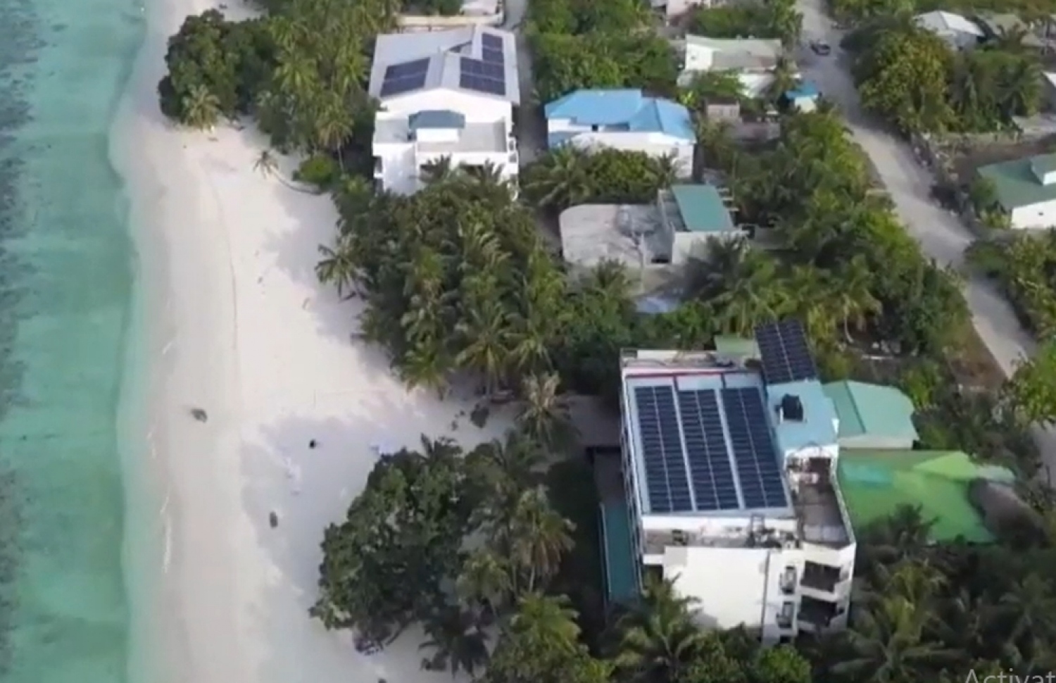 ސްޓެލްކޯގެ ސޯލާ ޕެނަލް ހަރުކޮށްފައި ހުރި ފުރާޅުތަކެއް ---ފޮޓޯ: ސްޓެލްކޯ