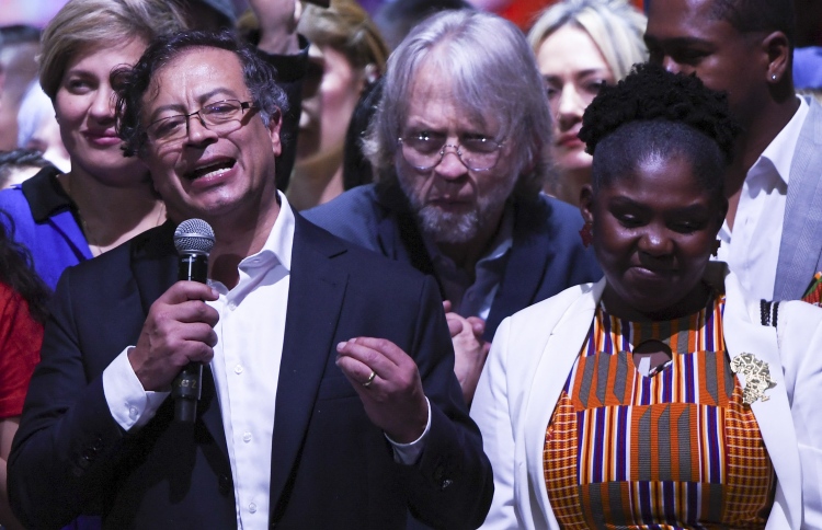 ކޮލަމްބިއާގެ ރައީސްކަމަށް ކުރީގެ ހަނގުރާމަވެރިޔާ