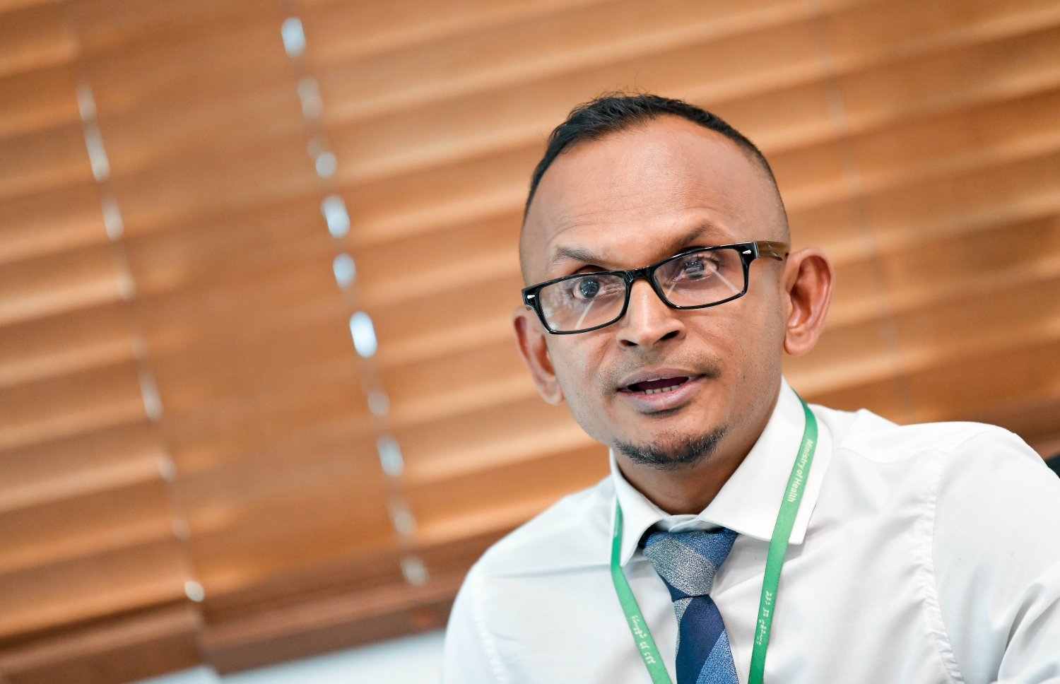 ހެލްތު މިނިސްޓްރީގެ ޑެޕިއުޓީ މިނިސްޓަރު ޝަމާއު "މިހާރު" އަށް އިންޓަވިއު ދެއްވަނީ-- ފޮޓޯ: ނިޝާން އަލީ/ މިހާރު