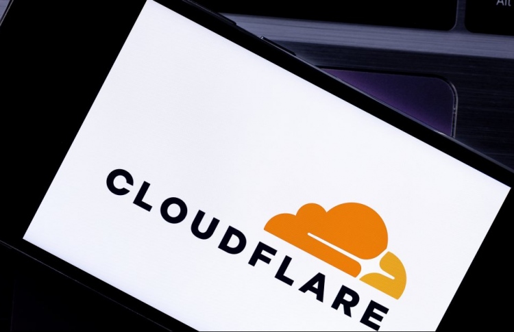 ވެބްސައިޓްތައް ޑައުންވީ ކްލައުޑްފްލެއާގެ މައްސަލައަކުން