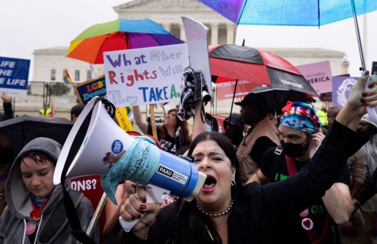 އެމެރިކާއަށް ބޮޑު ދުވަހެއް: އެބޯޝަނަކީ ހައްގެއް ނޫން!