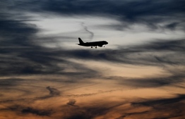 An airplane comes in to land at the Franz-Josef-Strauss airport in Munich, southern Germany, during sunset on June 25, 2022. -- Photo: Christof Stache / AFP