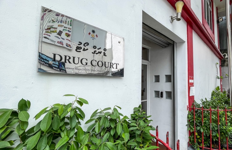 ފަރުވާ ހޯދި 18 ޕަސެންޓް މީހުން އަލުން ޑްރަގުގައި