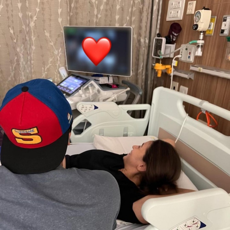 ރަންބީރް ކަޕޫރާއި އާލިއާ ބަޓް ބޭބީ ސްކޭން އަށް ހޮސްޕިޓަލުގައި.