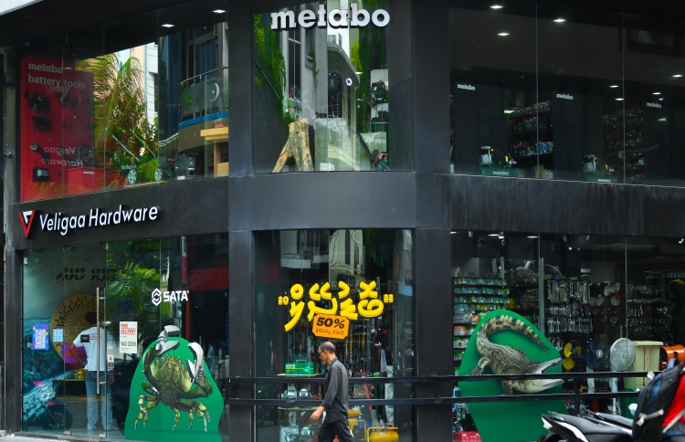 ސްކޯ ދިމާކޮށްގެން އައިފޯން 14 ޕްރޯ މެކްސް އެއް