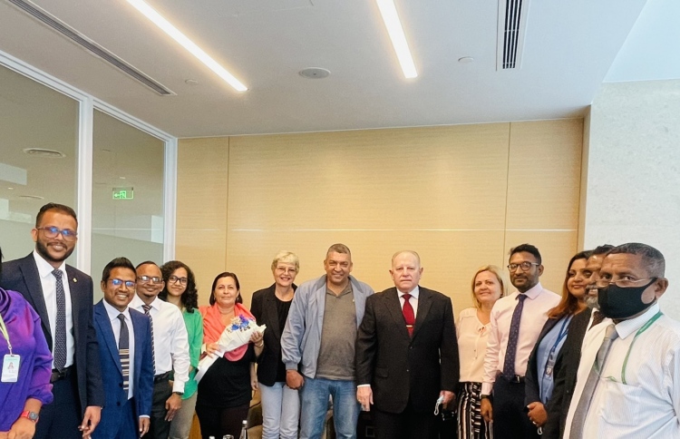 ބޭރު ޑޮކްޓަރުންގެ އިތުރު ގަޑީގެ އިނާޔަތުގައި ލިމިޓެއް ނެތް