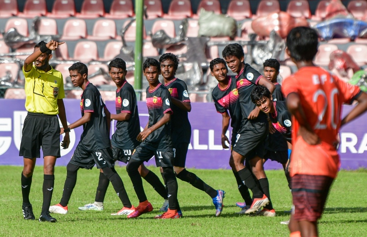 ފައިނަލްގައި ބައްދަލުކުރާނީ ޔޫވީ އާއި ވެލެންސިއާ