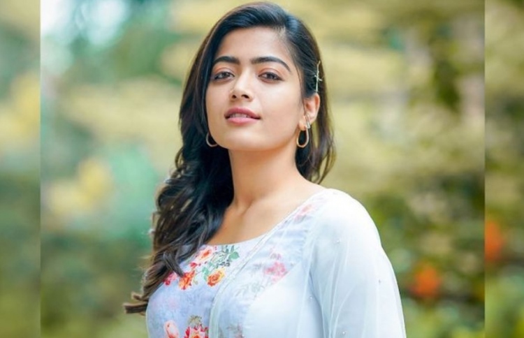 ބޮލީވުޑް ފިލްމެއް ލިބުނީ ޕުޝްޕާ ހިޓްވުމުން: ރަޝްމިކާ