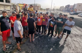 Libyan protesters gather to stop opening of a main road east of the capital Tripoli on July 2, 2022, after it was closed by protesters as anger exploded over deteriorating living conditions and political deadlock. -- Photo: Mahmud Turkia / AFP