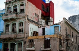View of an old building at risk of collapse in Havana, on June 23, 2022. - Collapses occur with some frequency in the Cuban capital, especially in the old part of the city, where the old buildings suffer great deterioration and overcrowding. The danger increases during the Atlantic hurricane season, which runs from June 1 to November 30. -- Photo: Yamil Lage / AFP