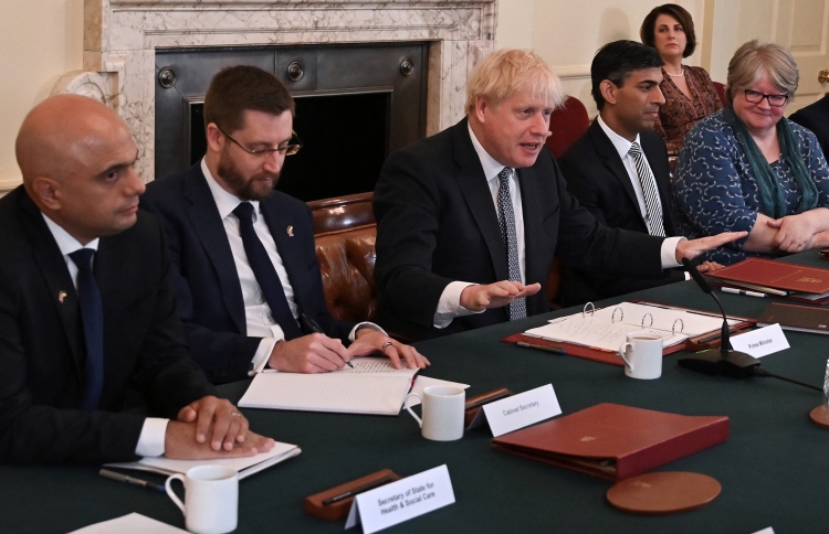 އިސް ދެ ވަޒީރެއްގެ އިސްތިއުފާ އިން ޖޯންސަނަށް ފިއްތުން