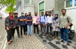 Journalists submitting petition to the President's Office on Thursday, calling the President to not ratify the Evidence Bill -- Photo: Fayaz Moosa / Mihaaru